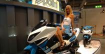 Gorce hostessy na targacvh EICMA w Mediolanie