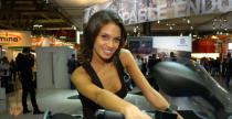 Gorce hostessy na targacvh EICMA w Mediolanie