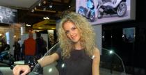 Gorce hostessy na targacvh EICMA w Mediolanie