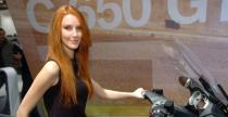 Gorce hostessy na targacvh EICMA w Mediolanie