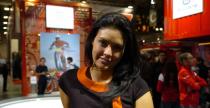 Dziewczyny i motocykle na targach EICMA 2011 w Mediolanie Dziewczyny i motocykle na targach EICMA 2011 w Mediolanie