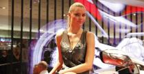 Gorce hostessy na targacvh EICMA w Mediolanie