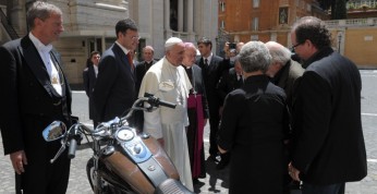 Harley-Davidson papieża Franciszka do kupienia na aukcji Bonhams