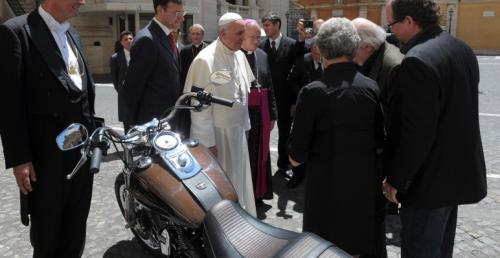 Papież Franciszek i Harley-Davidson
