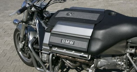 Motocykl z silnikiem V8