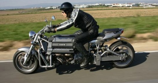 Motocykl z silnikiem V8