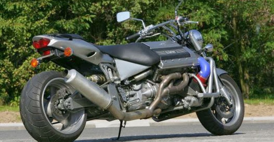 Motocykl z silnikiem V8