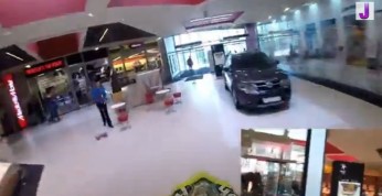 Szaleńczy rajd crossem po Galerii Gemini w Tarnowie - sprawca...