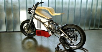 E-Raw - elektryczny Cafe Racer z drewnianym siedzeniem
