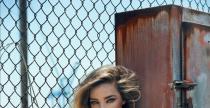 Miranda Kerr wygina miao ciao na motocyklu