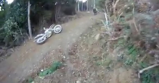 Motocyklista kontra baran