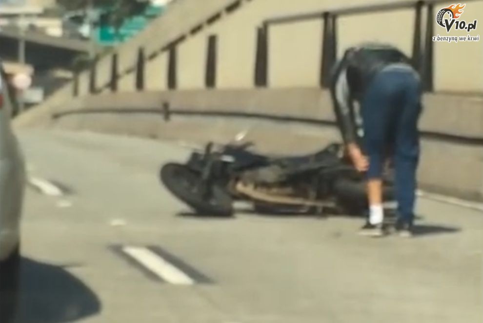 Motocyklista kontra lusterko (0:1)