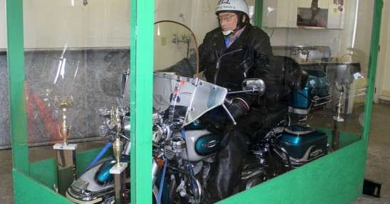 Zmarły motocyklista i jego ukochana maszyna