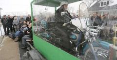 Zmary motocyklista i jego ukochana maszyna