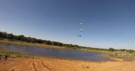 Motocyklowy BASE Jumping