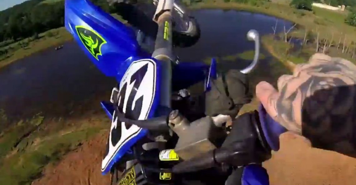 Motocyklowy BASE Jumping