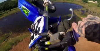 Video: Motocyklowy skok ze spadochronem? A dlaczego nie...