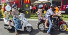Motocyklowy Drive-Thru w McDonaldzie
