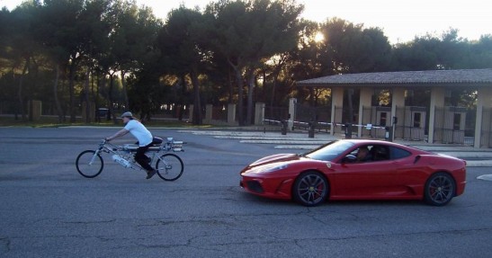 Rower z silnikiem rakietowym