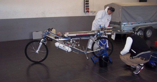 Rower z silnikiem rakietowym