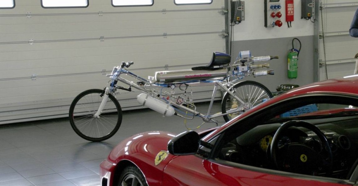 Rower z silnikiem rakietowym