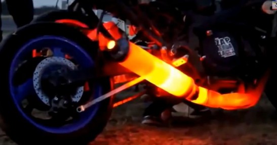 Suzuki GSX1100R świeci!