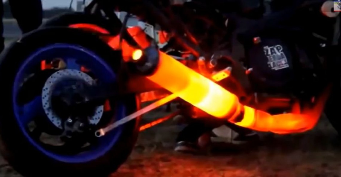 Suzuki GSX1100R świeci!