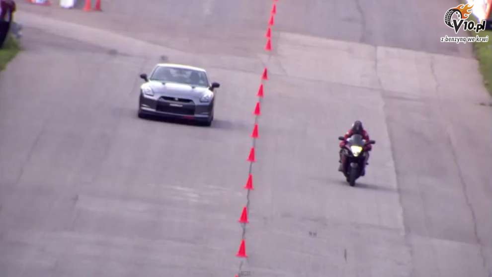 Suzuki Hayabusa vs Nissan GT-R Switzer R850