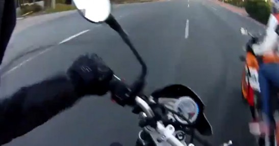 Nieudane wheelie na Triumphie