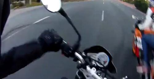 Nieudane wheelie na Triumphie