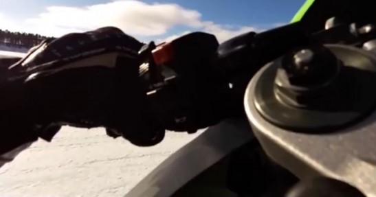 Nowy rekord Guinnessa - 183,8 km/h wheelie na lodzie