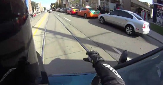 Motocyklista kontra samochód