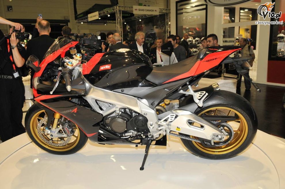 Aprilia RSV4 na targach Intermot 2012