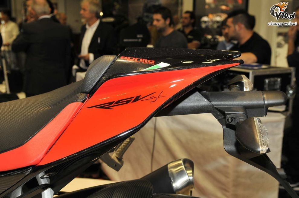 Aprilia RSV4 na targach Intermot 2012