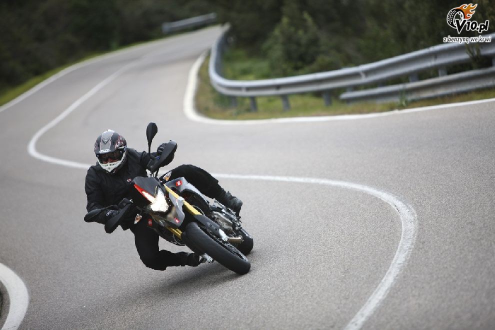 Aprilia Dorsoduro 750 Factory
