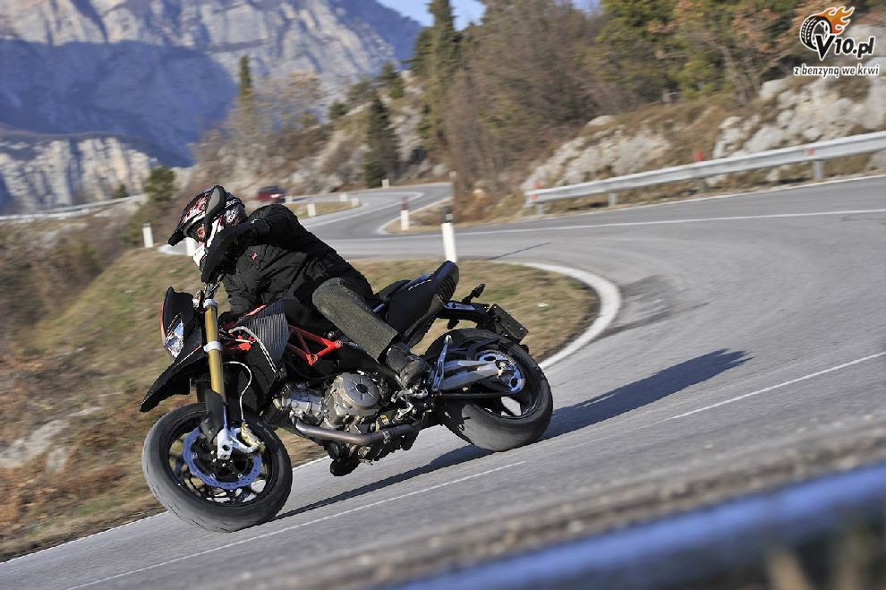 Aprilia Dorsoduro 750 Factory