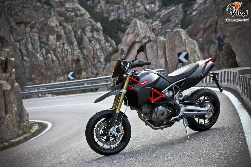 Aprilia Dorsoduro 750 Factory