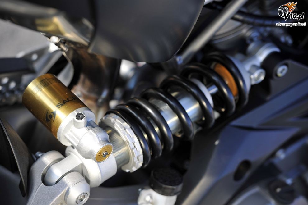 Aprilia Dorsoduro 750 Factory