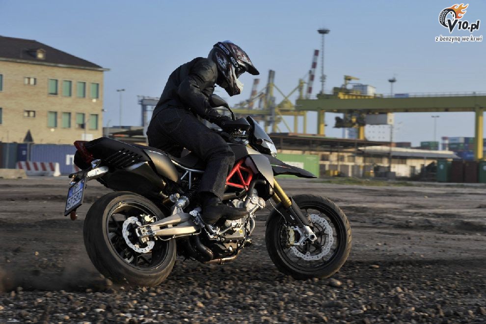Aprilia Dorsoduro 750 Factory