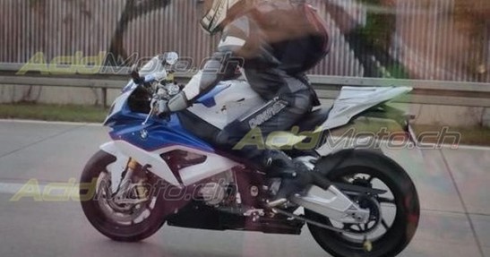 BMW S1000RR na 2015 rok przyłapany podczas testów