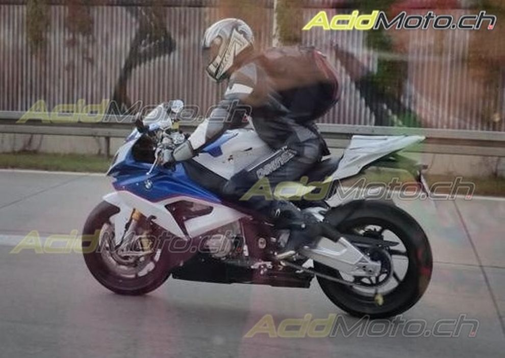 BMW S1000RR na 2015 rok przyapany podczas testw