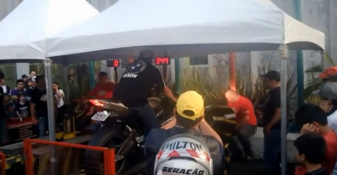 BMW S1000RR na pechowej hamowni...