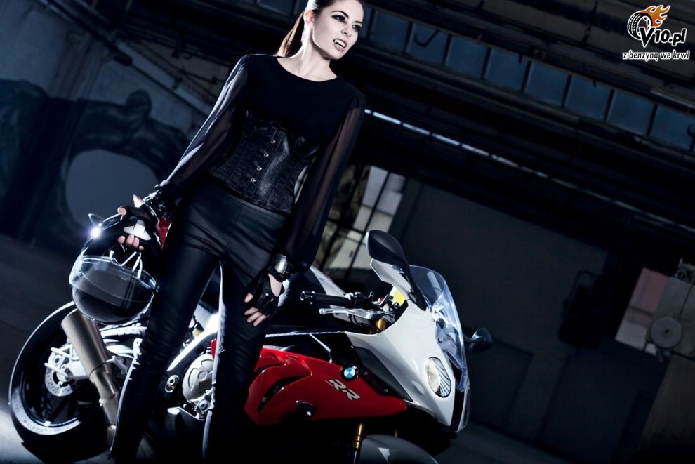 BMW S1000RR i seksowna wampirzyca