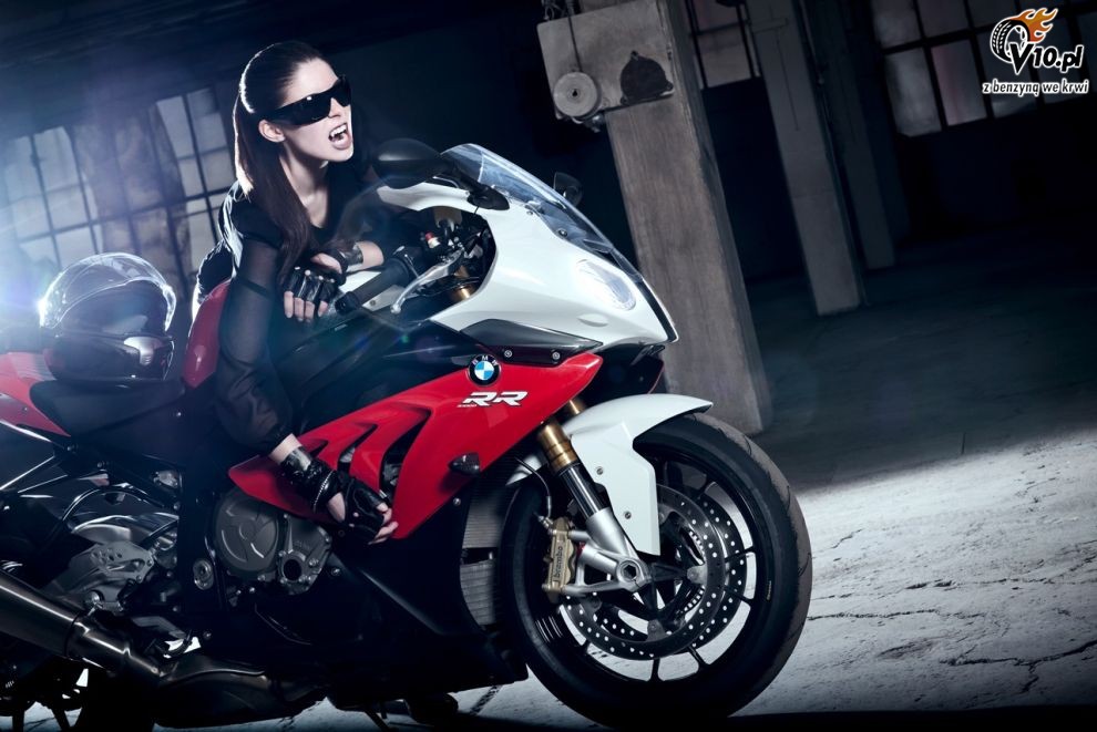 BMW S1000RR i seksowna wampirzyca