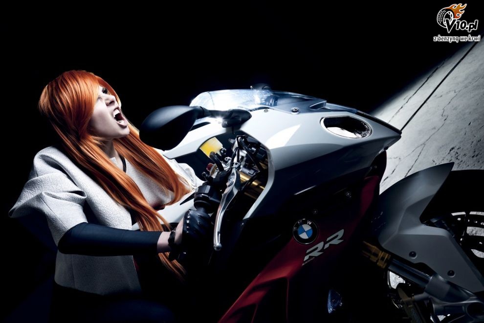 BMW S1000RR i seksowna wampirzyca