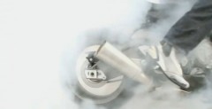BMW S1000RR - palenie gumy