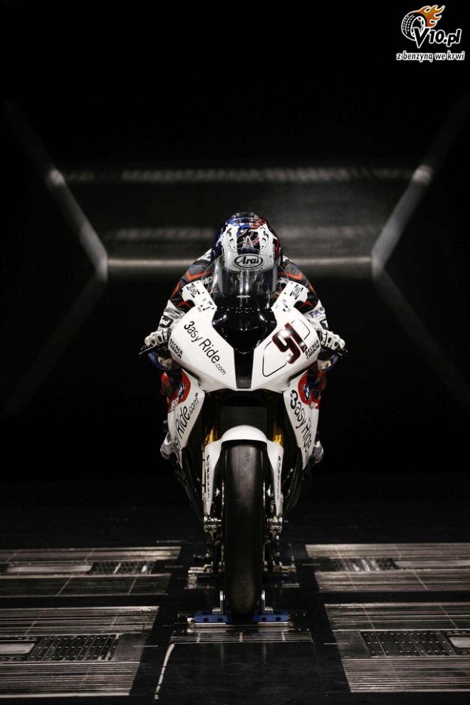 BMW S1000RR w tunelu aerodynamicznym