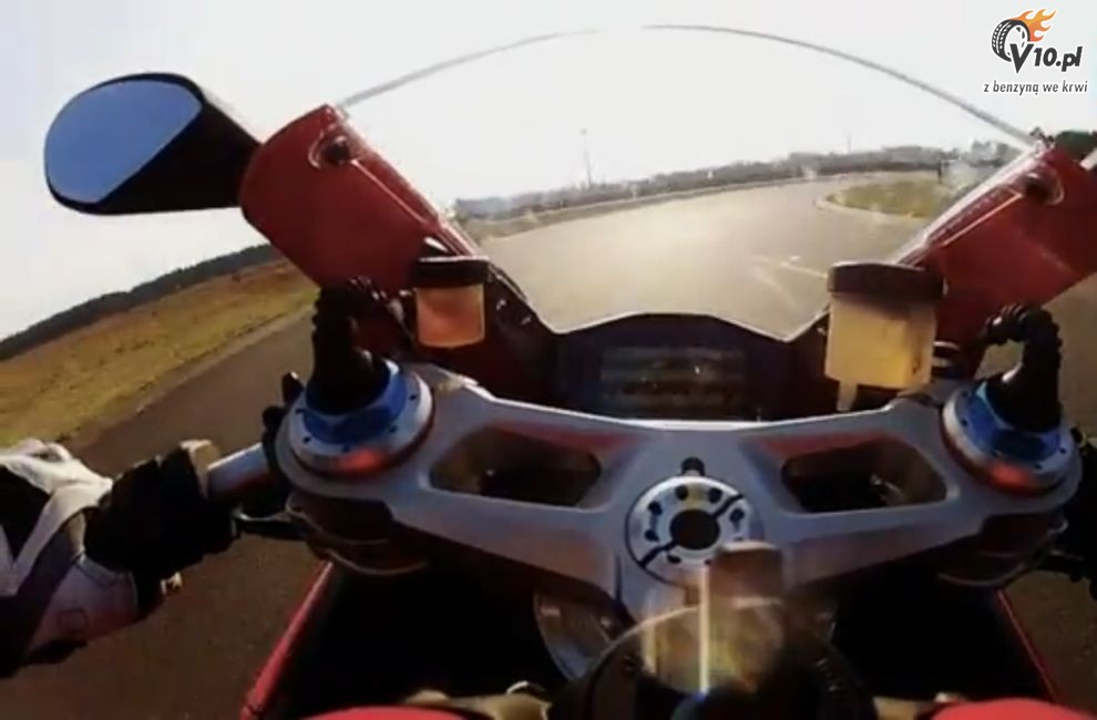 Ducati 1199 Panigale S vs Audi TT RS Plus