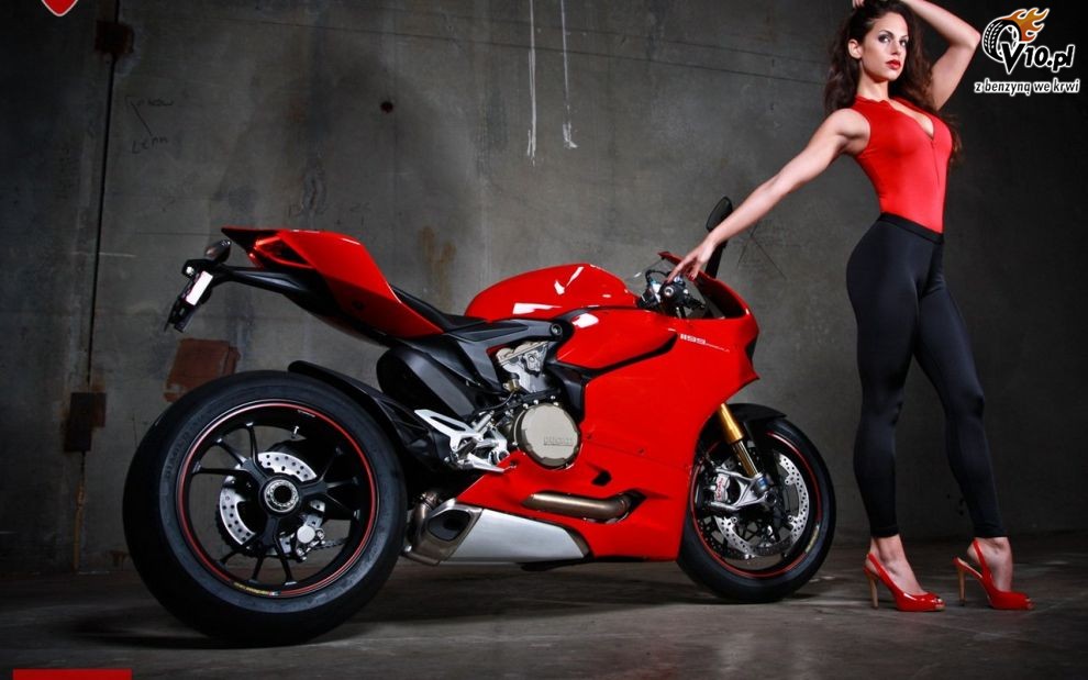 Ducati 1199 Panigale i seksowne modelki