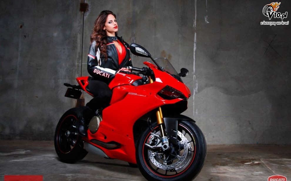 Ducati 1199 Panigale i seksowne modelki